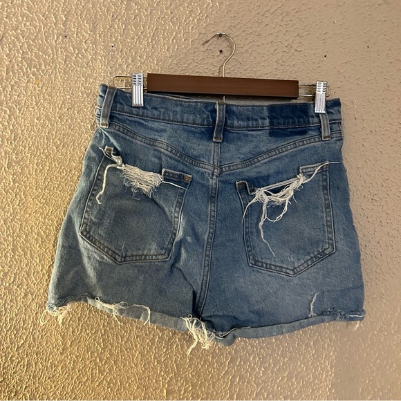 Abercrombie & Fitch 4" Mom Short High Rise Size 29/8 Distressed Denim Casual - Picture 5 of 7